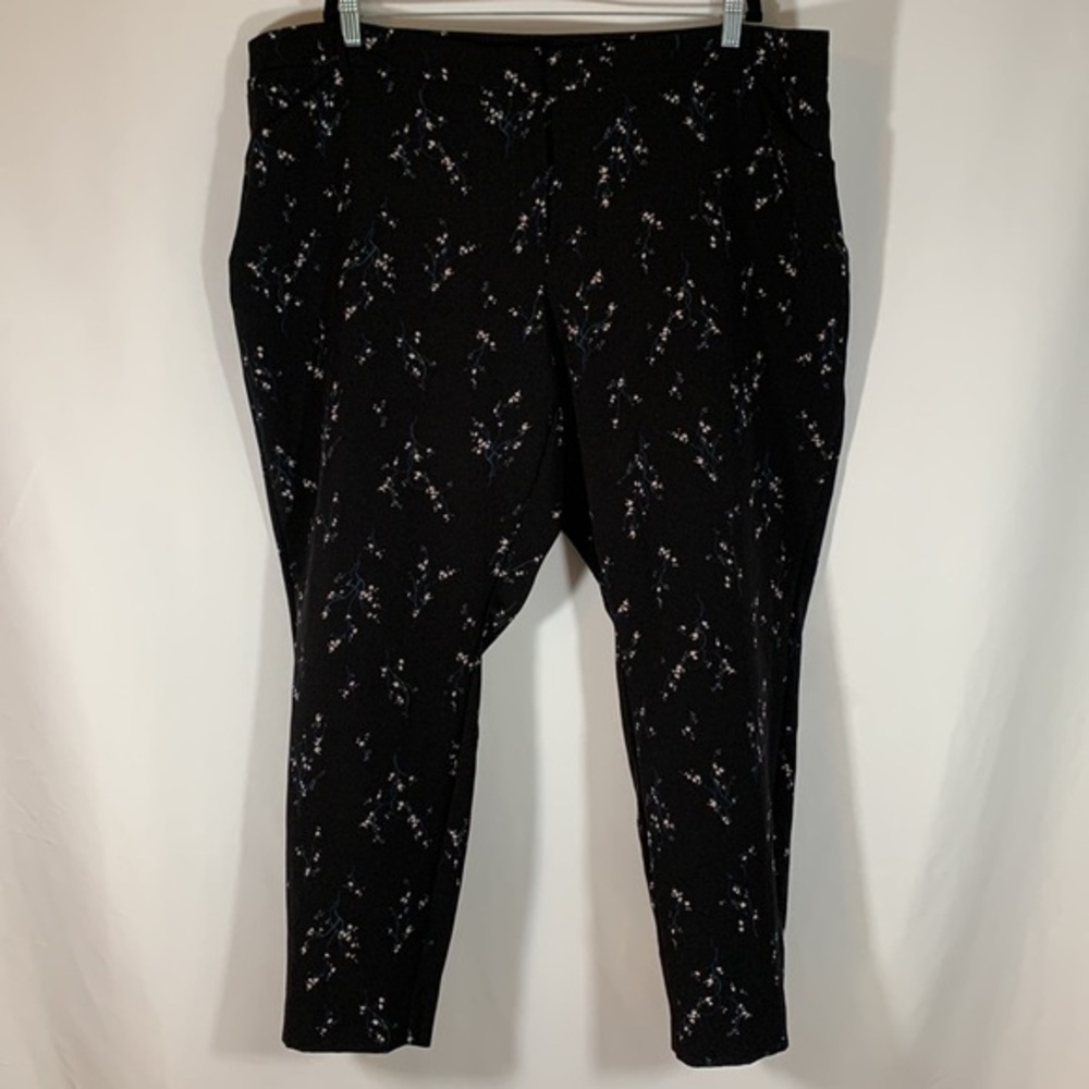 Reitmans Black Floral Tapered Pants